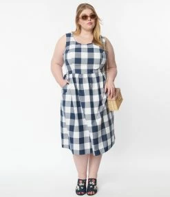 Sale Retrolicious Plus Size 1950s Navy & White Gingham Fit & Flare Dress