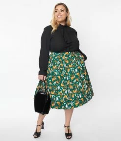 Collectif Plus Size Green Deer & Geese Print Marilu Swing Skirt Clothing