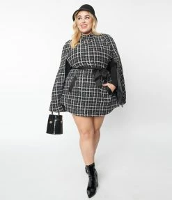 New Arrivals! Smak Parlour Plus Size Black & White Tweed Plaid Savile Row Cape Coat