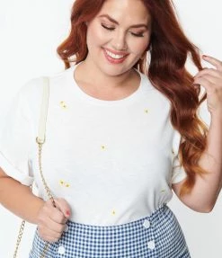 Polagram (Well Made) Plus Size Ivory & Daisy Embroidered Casual Top Sale