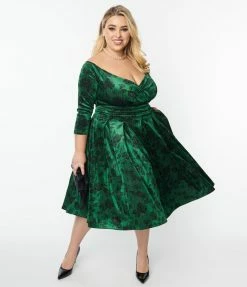 Unique Vintage Plus Size Green & Black Rose Velvet Marceline Swing Dress