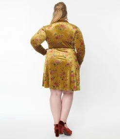 Trending Unique Vintage Plus Size Chartreuse & Red Rose Velvet Wrap Dress