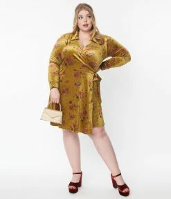 Trending Unique Vintage Plus Size Chartreuse & Red Rose Velvet Wrap Dress