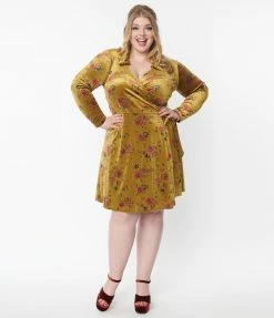 Trending Unique Vintage Plus Size Chartreuse & Red Rose Velvet Wrap Dress