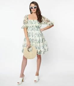 Sale Magnolia Place White & Green Daisy Tulle Babydoll