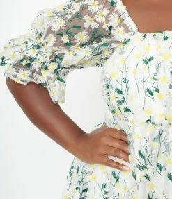 Magnolia Place Plus Size White & Green Daisy Tulle Babydoll Dress