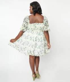 Magnolia Place Plus Size White & Green Daisy Tulle Babydoll Dress