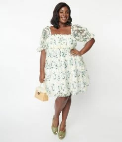 Magnolia Place Plus Size White & Green Daisy Tulle Babydoll Dress