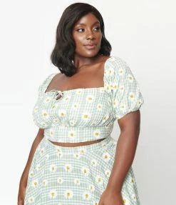 Clothing Magnolia Place Plus Size Green Gingham Daisy Crop Top