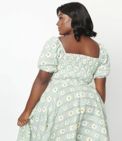 Clothing Magnolia Place Plus Size Green Gingham Daisy Crop Top