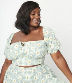 Clothing Magnolia Place Plus Size Green Gingham Daisy Crop Top