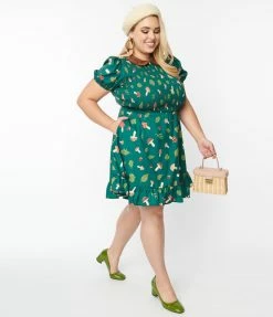 Smak Parlour Plus Size Green & Mushroom Salad Smocked Fit & Flare Dress