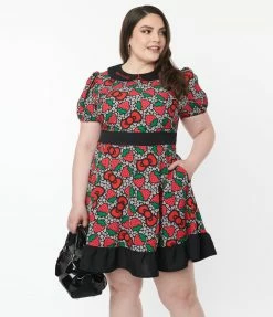Clothing Hello Kitty X Smak Parlour Plus Size Strawberries & Bows Print Fit & Flare Dress