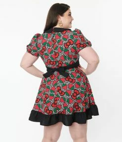 Clothing Hello Kitty X Smak Parlour Plus Size Strawberries & Bows Print Fit & Flare Dress