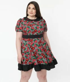 Clothing Hello Kitty X Smak Parlour Plus Size Strawberries & Bows Print Fit & Flare Dress