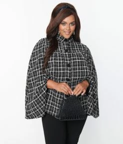 New Arrivals! Smak Parlour Plus Size Black & White Plaid Tweed Buttoned Cape Coat