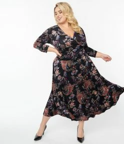 New Arrivals! Unique Vintage Plus Size Black Floral Textured Velvet Gilda Swing Dress