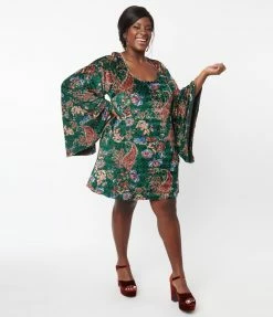 New Arrivals! Smak Parlour Plus Size Green & Red Paisley Velvet Downtown Scene Mini Dress