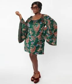 New Arrivals! Smak Parlour Plus Size Green & Red Paisley Velvet Downtown Scene Mini Dress