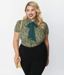 Smak Parlour Plus Size Green & Leaves Chiffon Power Play Blouse