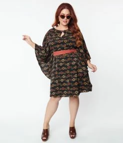 New Arrivals! Smak Parlour Plus Size Black & Red Floral Social Climber Caftan