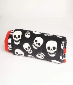 Sourpuss Lust For Skulls Fleece Blanket
