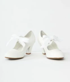 Pleaser Vintage White Leatherette Wiggle Bow Heels