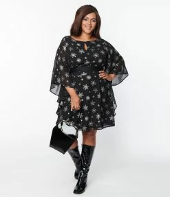 Smak Parlour Plus Size Black & Silver Snowflake Social Climber Caftan