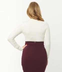 Clothing Unique Vintage Cream & Peacock Sweater