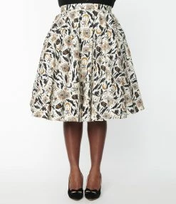 Sale Magnolia Place Plus Size White Spooky Halloween Print Sally Swing Skirt
