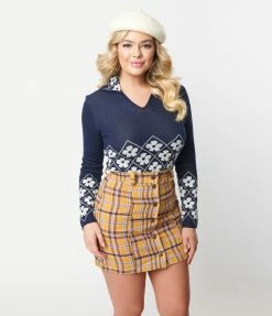 Collectif (Bright & Beautiful) Trending Bright & Beautiful Navy & White Daisy Sweater