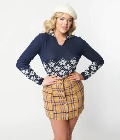 Collectif (Bright & Beautiful) Trending Bright & Beautiful Navy & White Daisy Sweater