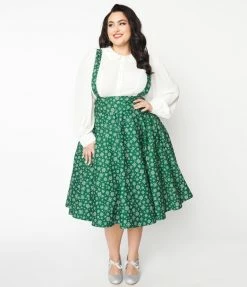 Bottoms Magnolia Place Plus Size Green Snowflake Print Abby Pinafore Skirt