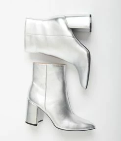 Qupid Shoes Silver Leatherette Booties